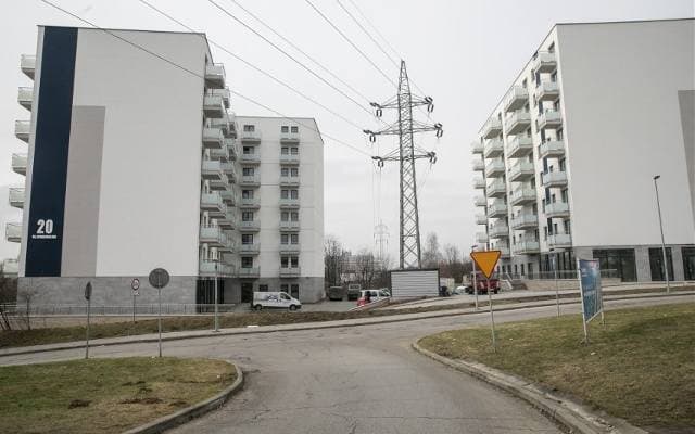 Oto najdziwniejsze bloki w Krakowie. Zamieszkałbyś w nich? Jest mocno!