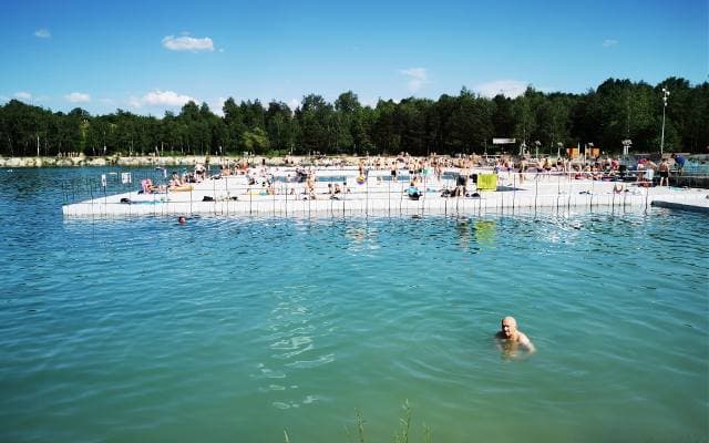 Wakacje 2026 zaledwie 30 minut od Krakowa. Chorwackie wody, greckie plaże i piękne widoki. Propozycje na upalne dni w Małopolsce i Krakowie
