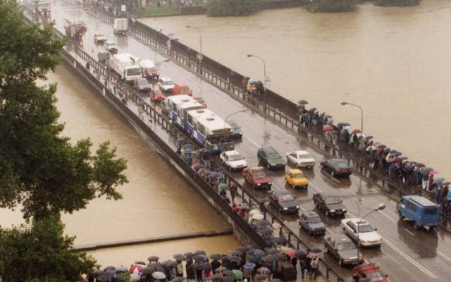 Powódź 1000-lecia! Tak 29 lat temu wyglądał Kraków i okoliczne miejscowości. Okropny widok. Czarny lipiec 1997